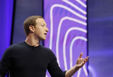 Facebook негізін қалаушы Марк Цукерберг бір күнде 7 млрд доллардан айырылды