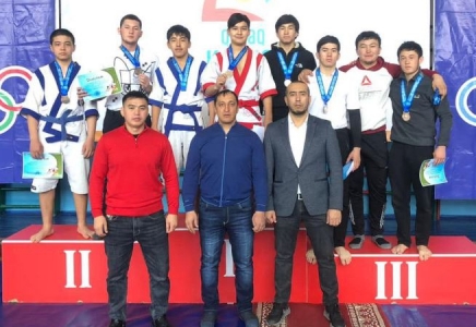 ТҮРКІСТАН: Қазақ күресінен жастар арасында облыс чемпионаты өтті