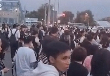 Момышұлы бекетіндегі автобус күткен халық нөпірінің видеосы көпшілікті таңғалдырды
