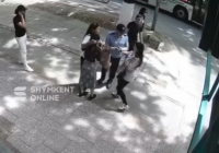 ШЫМКЕНТ: ​Полиция шақырған қыздарға тәртіп сақшысы шабуыл жасаған (видео)