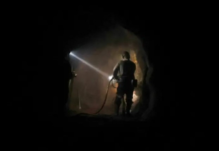Ресей шахтасында екі жұмысшы үйінді астында қалып қойды