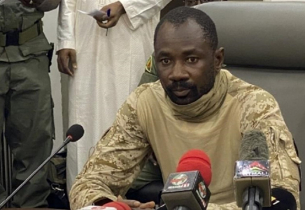 Мали президентіне мешітте пышақпен шабуыл жасалды