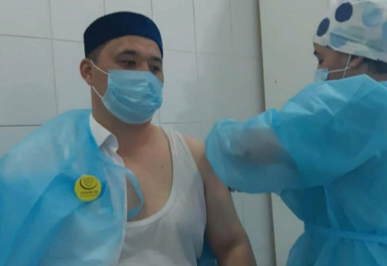 Шымкентте дін қызметкерлері коронавирусқа қарсы вакцина салдырды