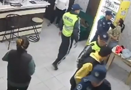 Қызылордада төбелес кезінде полиция әйелдерден соққы алды