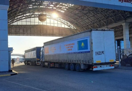 Қырғызстан полицейлері қазақстандық әріптестеріне 50 тонна гуманитарлық көмек жіберді