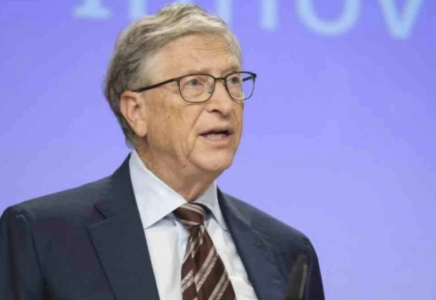Билл Гейтс жасанды интеллектің арқасында адамзат үш күндік жұмыс аптасына ауысатынын айтты