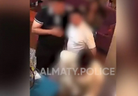 Алматыдағы кафеде ер адам танысының мойнына пышақ сұғып алды