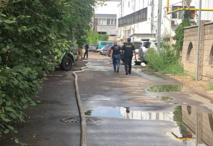 Алматыда сот орындаушылары Игорь Дужновтың үйін күштеп босатты