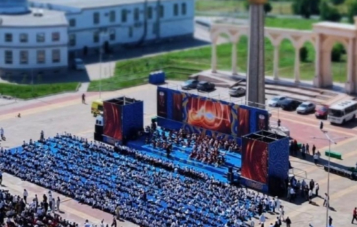Ақтөбеде 1500 домбырашы бір мезгілде бірге «Көңілашар» күйін тартты