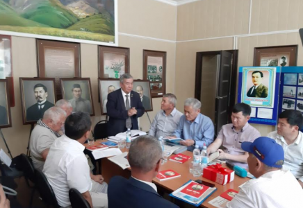 Түркістанда «Нәзір жолы» атты кітаптың тұсауы кесілді