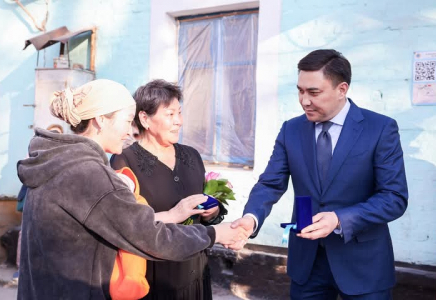 ШЫМКЕНТ: КӨКСАЙ ШАҒЫН АУДАНЫНДА 35 ОТБАСЫ ЖАҢА ҚОНЫСҚА КӨШТІ