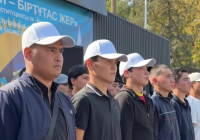 ​Шымкенттен кезекті сарбаздар легі әскерге аттанды