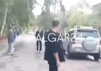 Тағы да Талғарда: мас адам аулада жүрген балаларды пышақтап өлтірмек болды