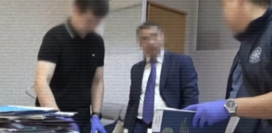 Артық тиелген жүк үшін 40 миллион теңге: ҰҚК Көлік министрлігінің шенеуніктерін ұстады