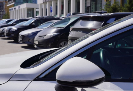 Биылдан бастап 10, 20 жылдық көліктерге салық 30%-ға азаяды