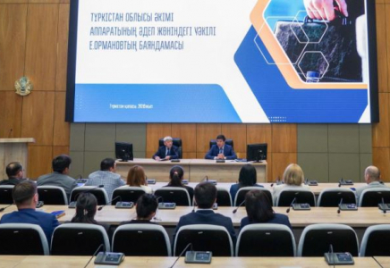 Түркістан облысында мемлекеттік қызметшілердің әдеп нормаларын сақтау мәселелері талқыланды