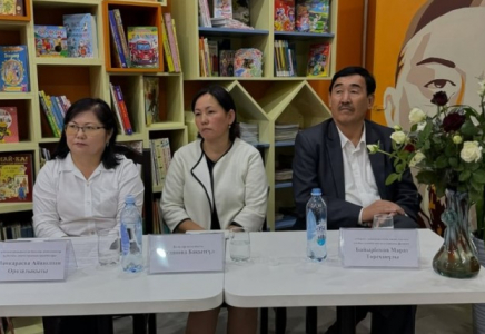 ​ҚАЗАҚ ӘДЕБИЕТІНІҢ ҚОС ШЫНАРЫ: РУХАНИ МҰРАҒА АРНАЛҒАН ОҚЫРМАН КОНФЕРЕНЦИЯСЫ ӨТТІ