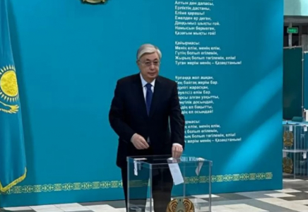 Президент референдумда дауыс берді