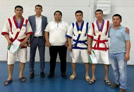 Түркістандық балуандар ел кубогінде жеңіске жетті