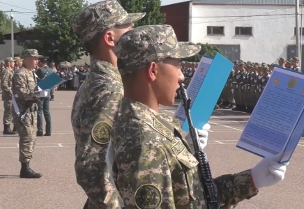Көктемде әскерге шақырылған сарбаздар ант берді (видео)