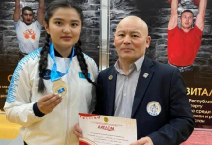 Елордалық спортшы гір көтеруден Қазақстан рекордын орнатты