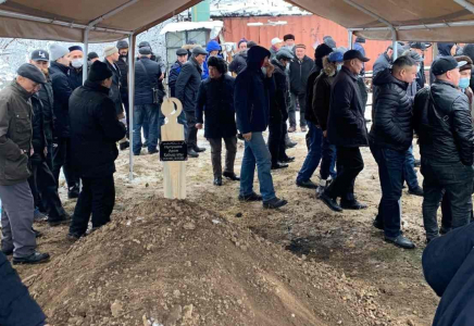 Алматыда Арон Атабекті ақтық сапарға шығарып салды