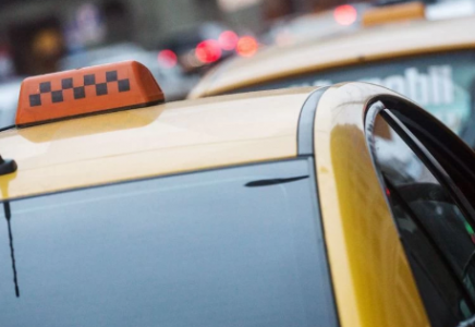 Қазақстанда такси жүргізушілері жолаушыларға сақтандыру сатып алуға міндеттелді