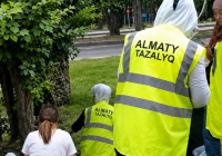 "Алматы тазалық" жұмысшыларын видеоға түсірген әйел 2 бап бойынша айыпталды