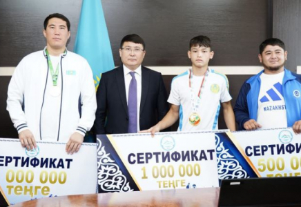 ТҮРКІСТАН: Қазығұртта әлем чемпиондарына құрмет көрсетілді
