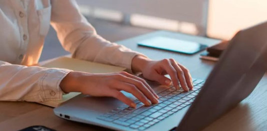 Бұдан былай студенттер дипломдық жұмыстарын ChatGPT-мен жаза алмайды