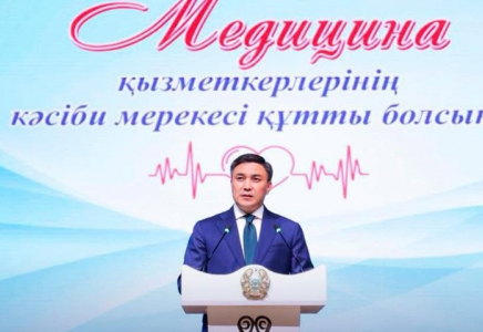 Шымкентте медицина қызметкерлерінің күні салтанатты түрде аталып өтті