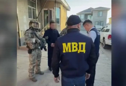 Жүргізушілерден “алым“ жинаған: ІІМ мен ҰҚК шекарада арнайы операция жүргізді