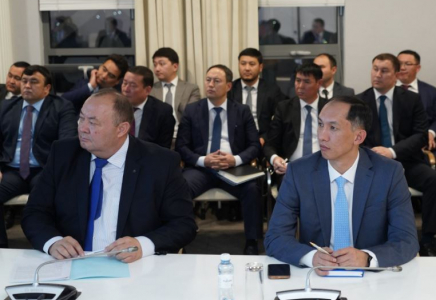 ТҮРКІСТАН: 70 жас түлек мемлекеттік қызметке конкурссыз қабылданды