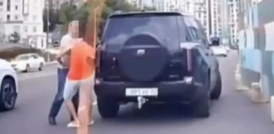 Қуып жетіп, соққыға жыққан: Алматыда резонанс тудырған видеодағы жүргізуші ұсталды