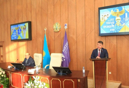 ШЫМКЕНТ: 8000-ға жуық студенттің қатысуымен жалпыреспубликалық ашық сабақ өтті