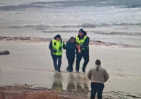 ​Ақтауда полицейлер суға батып бара жатқан жасөспірімді құтқарды