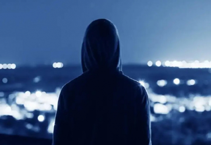 Алматыда ер адам 13 жастағы қыз балаға өзімен бірге еріп жүру үшін 300 мың теңге ұсынған (ВИДЕО)