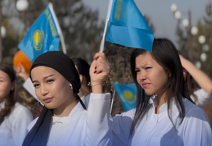 «ЗОРЛЫҚ-ЗОМБЫЛЫҚҚА ҚАРСЫ 16 КҮН»: Шымкентте акция аясында флешмоб ұйымдастырылды