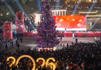 ​ШЫМКЕНТТЕ ҚАЛАНЫҢ БАСТЫ ЖАҢАЖЫЛДЫҚ ШЫРШАСЫНЫҢ ШАМДАРЫ ЖАҒЫЛДЫ