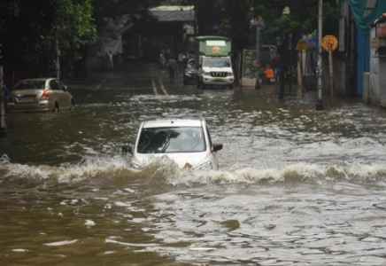 Үндістанда нөсер салдарынан 10 адам қаза тапты Үндістанда нөсер салдарынан 10 адам қаза тапты