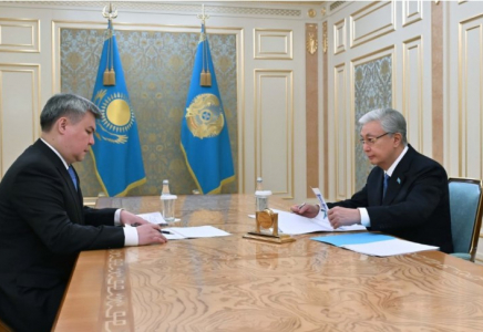 Қасым-Жомарт Тоқаев «QazaqGaz» ҰК» АҚ басқарма төрағасы Әлібек Жамауовты қабылдады
