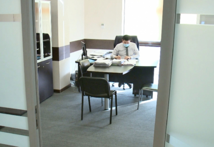 Шымкентте мемлекеттік қызметкерлер ашық кеңсеге көшті 