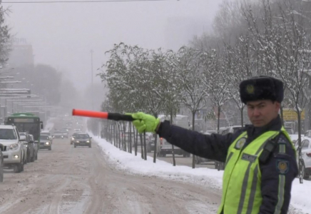 Алматыда алғашқы қар түсіп, түнде ондаған жол апаты тіркелді