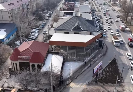 ​ШЫМКЕНТ: ЗАҢСЫЗ САЛЫНҒАН НЫСАНДАР БҰЗЫЛУДА