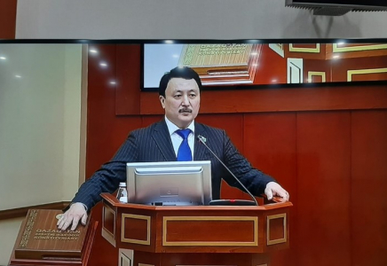 Айтыскер Аманжол Әлтай депутат ретінде ант берді  