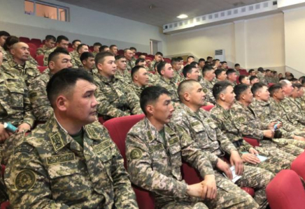 ТҮРКІСТАН: Әскерилерге экстримизм мен терроризмнің алдын алу шаралары түсіндірілді