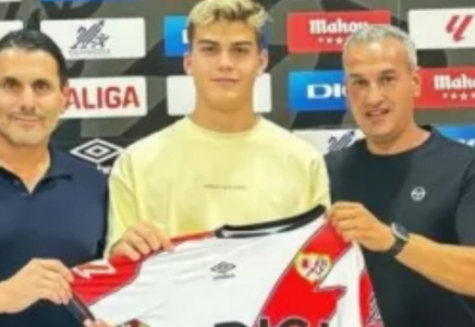 18 жасар қазақстандық футболшы испаниялық командамен келісімшартқа отырды 18 жасар қазақстандық футболшы испаниялық командамен келісімшартқа отырды