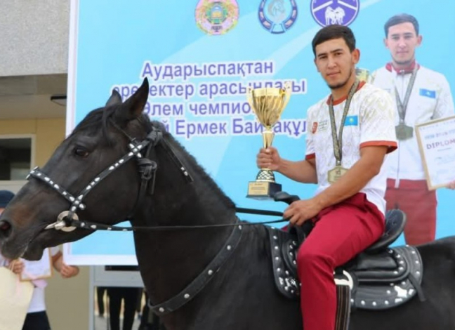 Түркістандық спортшы аударыспақтан екі дүркін әлем чемпионы атанды