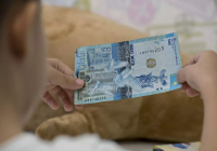 Ресейде 100 мың доллардан асатын қолма-қол рубльді елден шығаруға тыйым салынды