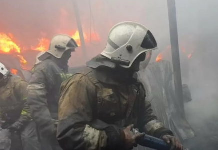 Алматы облысында көлік дөңгелектерін сақтайтын қойма өртенді